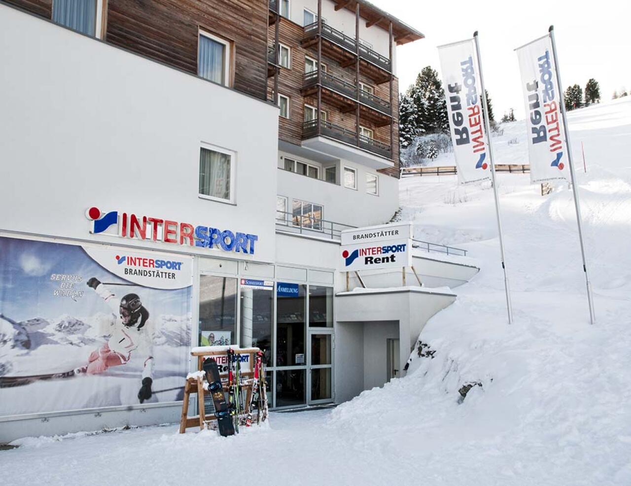 INTERSPORT Geschäft direkt neben der Piste auf der Turracher Höhe
